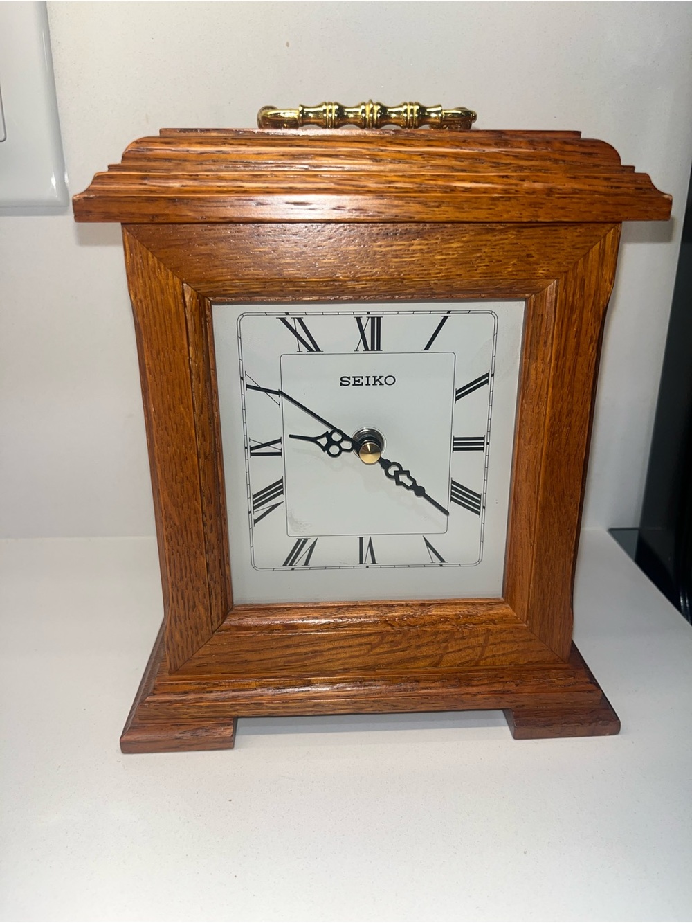 Seiko Oak-Style Mantel Clock in Brown and Gold